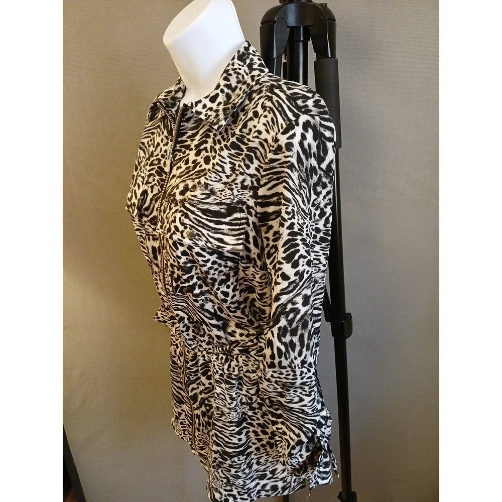 Michael Kors Women's Inverted Graphic Collared Top Black/White Animal Print Sm‎